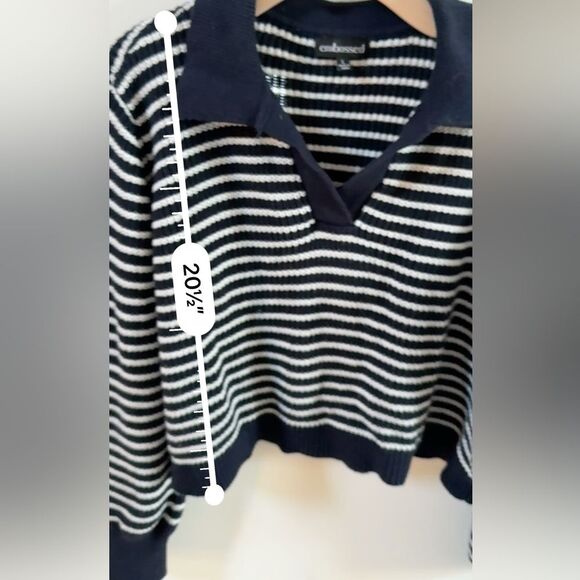 Embossed Striped Split V Neck Knit Sweater in Navy and White L - Picture 4 of 12